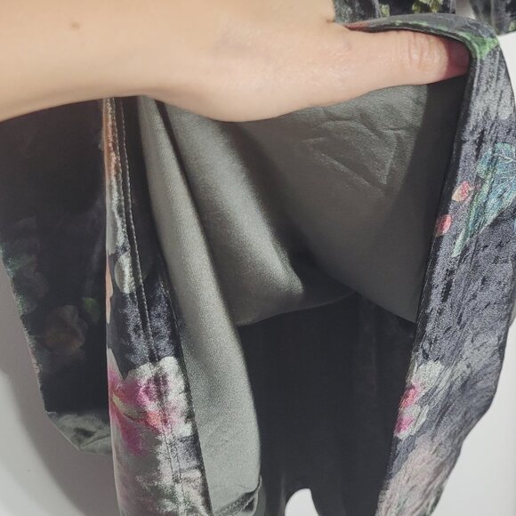 Tribal Femme NEW Velvet Black Floral Print Long Bell Sleeve Shift Dress S NWT - Picture 4 of 12